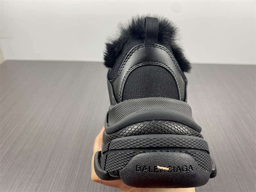 Ba1en*iaga triple s black with feather inside