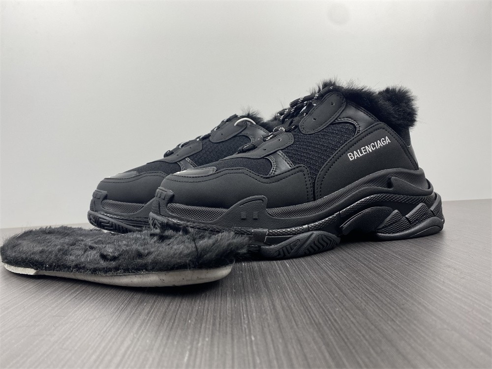 Ba1en*iaga triple s black with feather inside