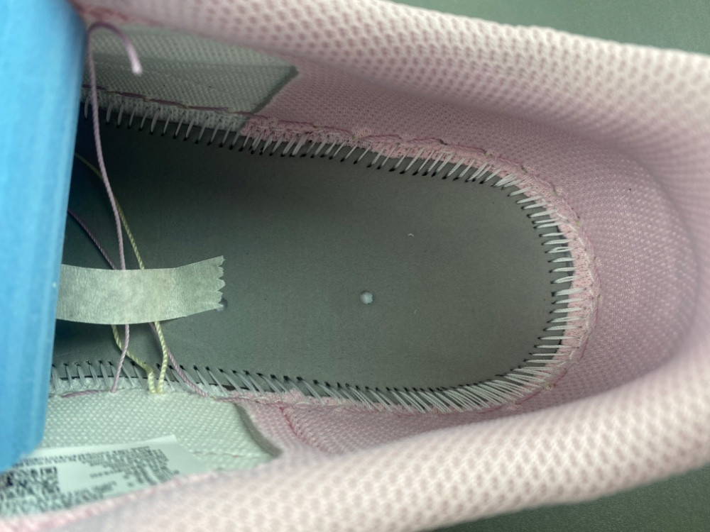 Travis Scott × Air Jordan 1 Low "Shy Pink"IQ7604-101