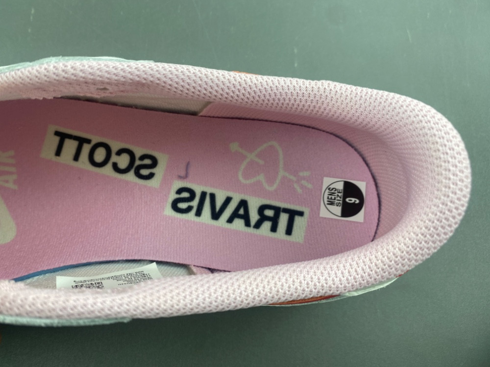 Travis Scott × Air Jordan 1 Low "Shy Pink"IQ7604-101