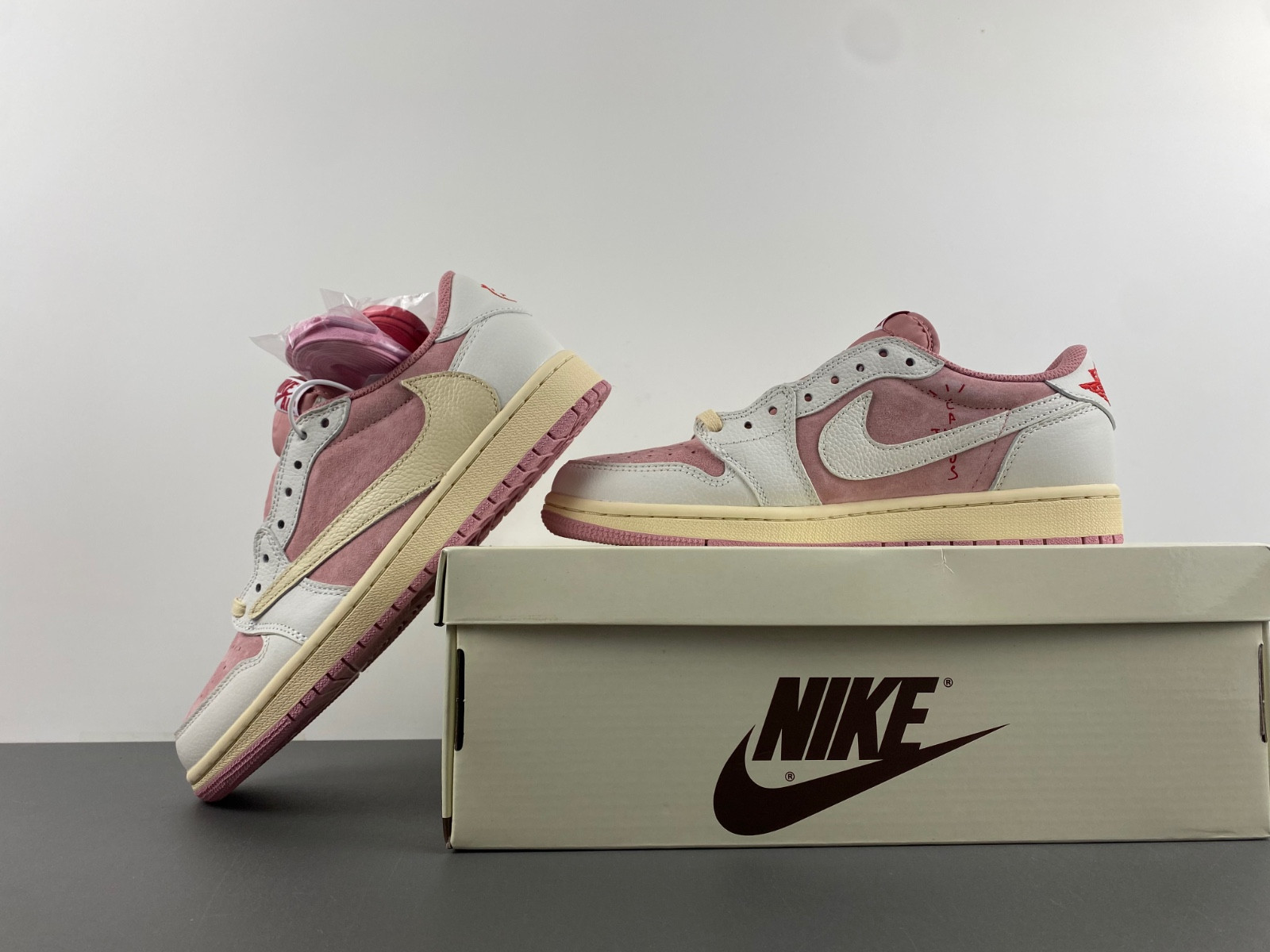 Travis Scott x Air Jordan 1 Low OG DM7866-600