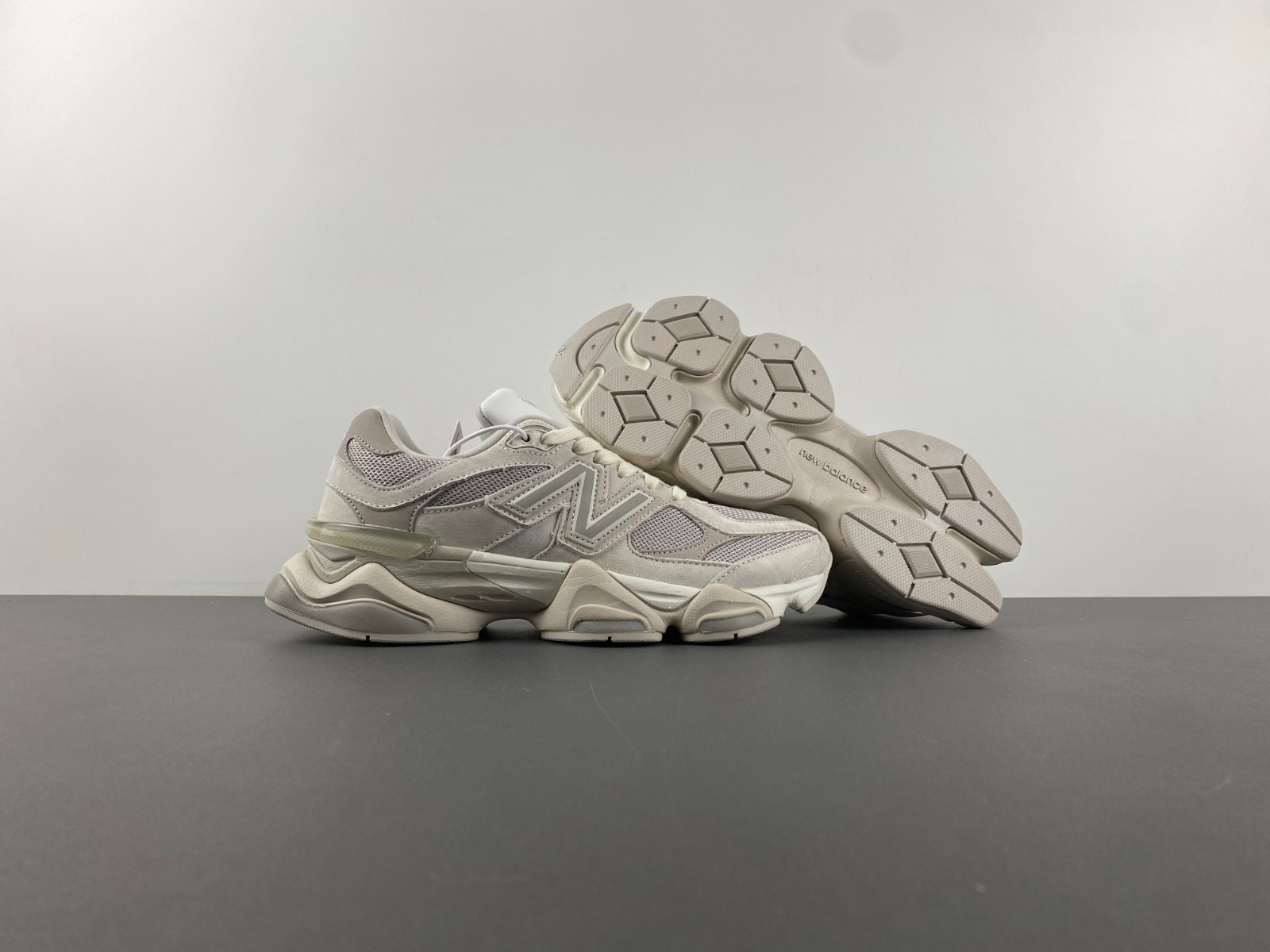 new Ba1an*e 9060 beige men