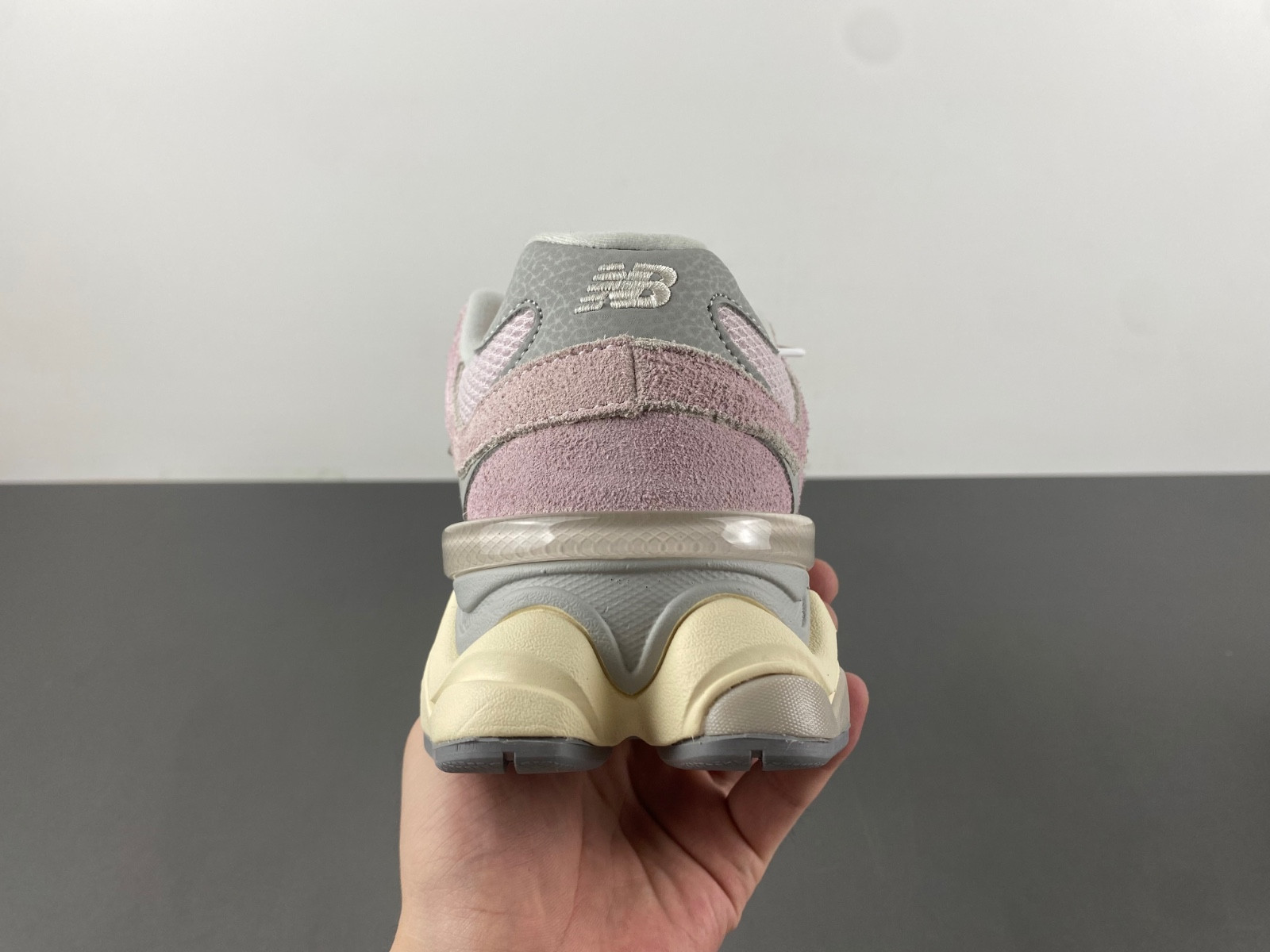 new Ba1an*e 9060 december sky men