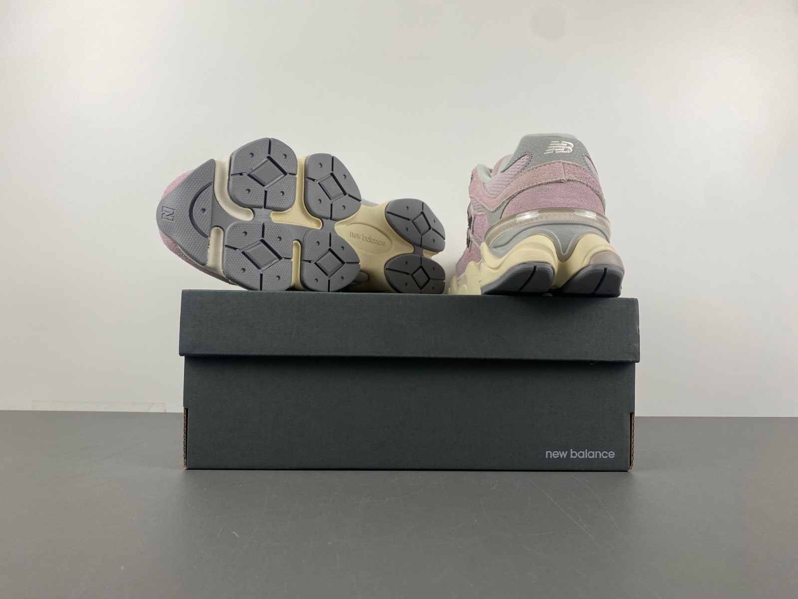 new Ba1an*e 9060 december sky men