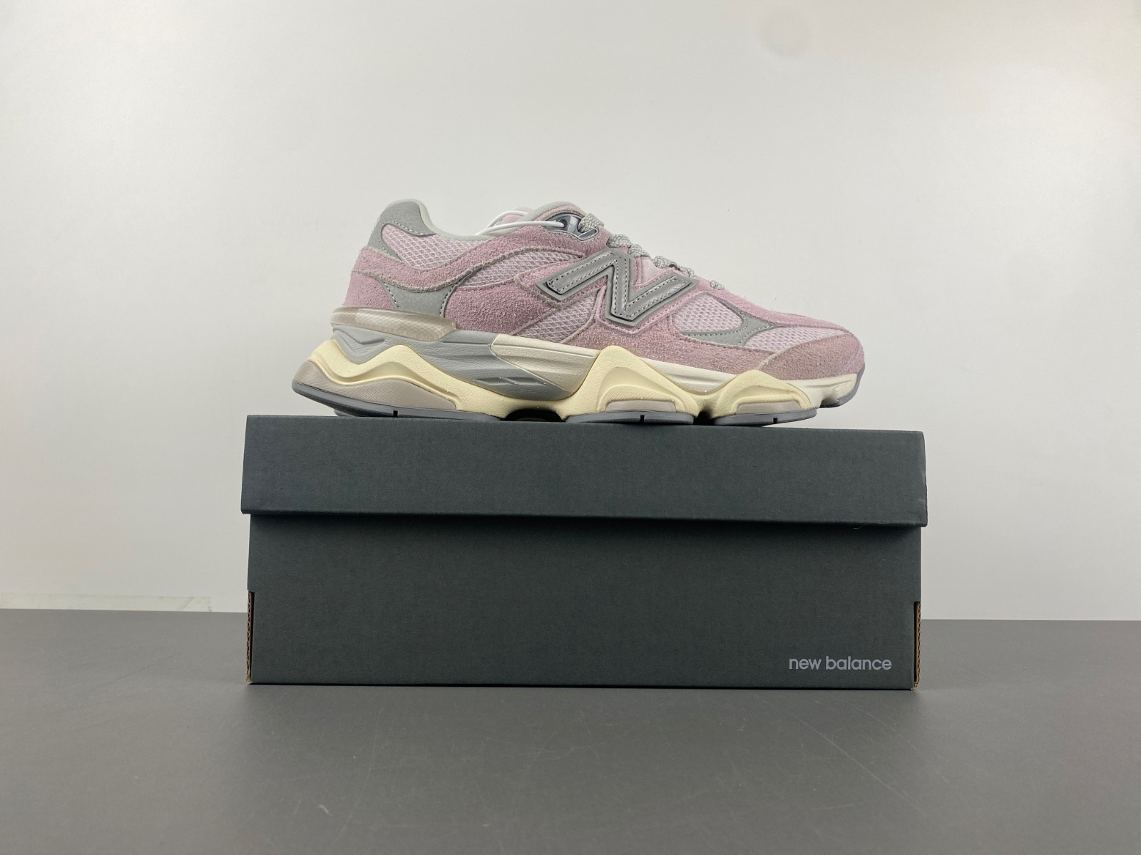 new Ba1an*e 9060 december sky men