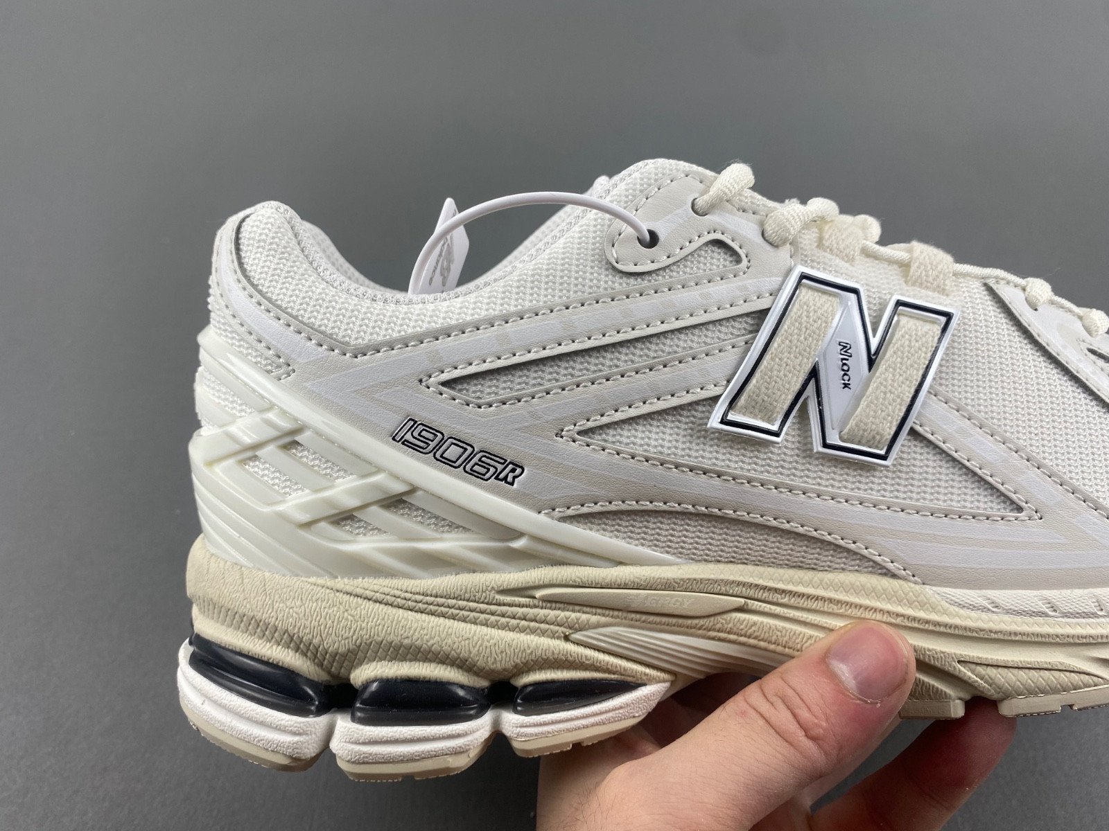 new Ba1an*e 1906r white / black - m1906rww