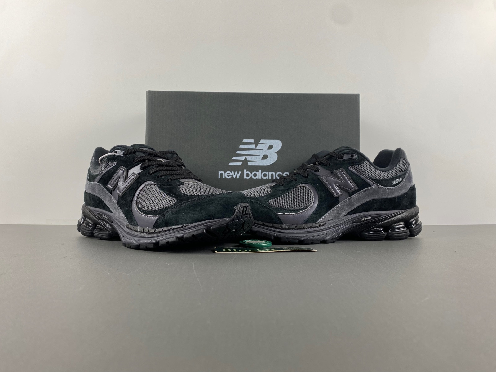 new Ba1an*e 2002r black dark grey men