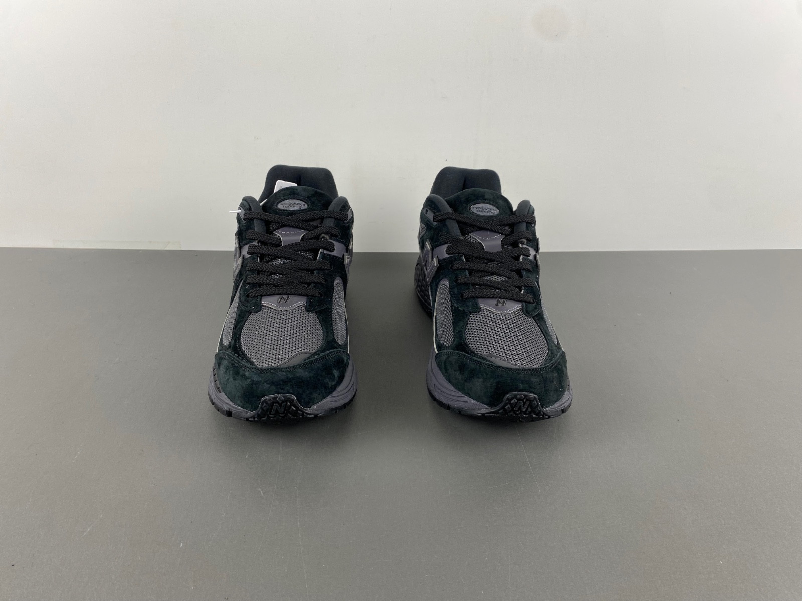 new Ba1an*e 2002r black dark grey men