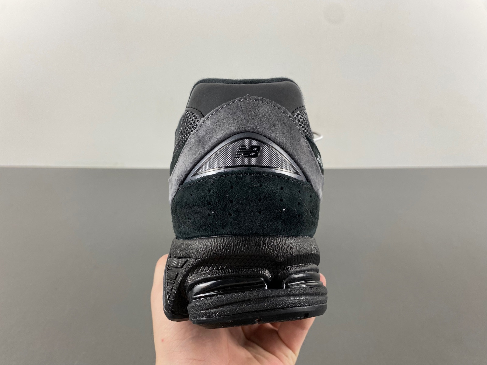 new Ba1an*e 2002r black dark grey men