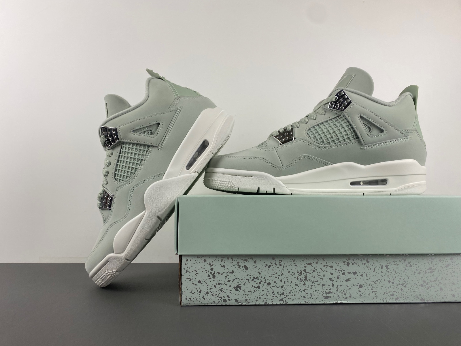 Air Jordan 4 WMNS "Seafoam" HV0823-003