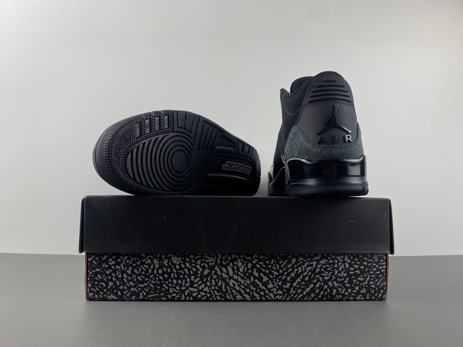 Air Jordan 3 "Black Cat" 2025 CT8532-001