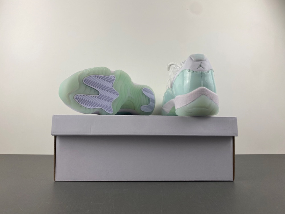 Air Jordan 11 Retro Low 