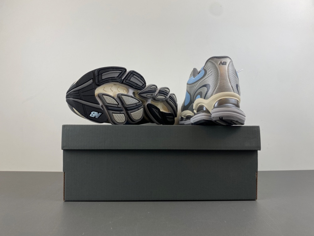 new Ba1an*e abzorb 2000 silver/blue u2000ba