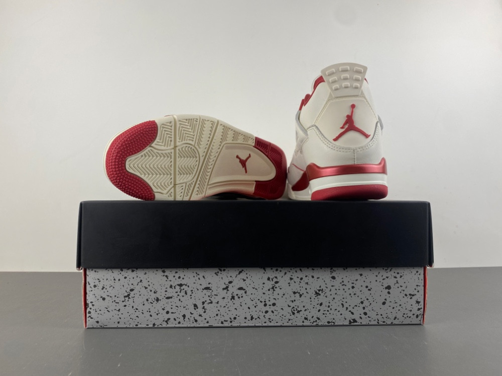Air Jordan 4 Valentine