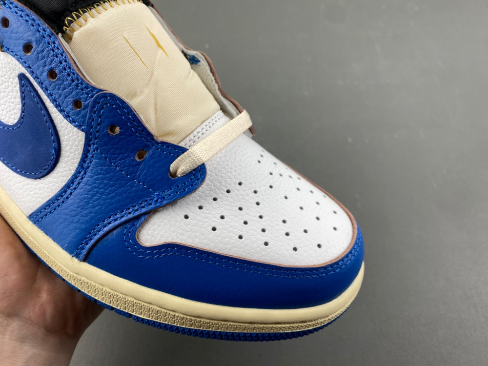 Air Jordan 1 Low UN HQ6998-146