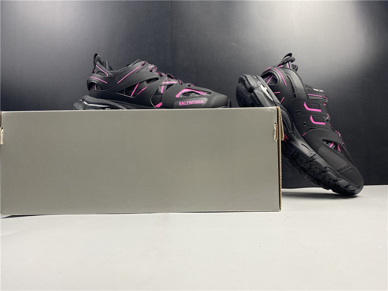 Ba1en*iaga track black with red lines