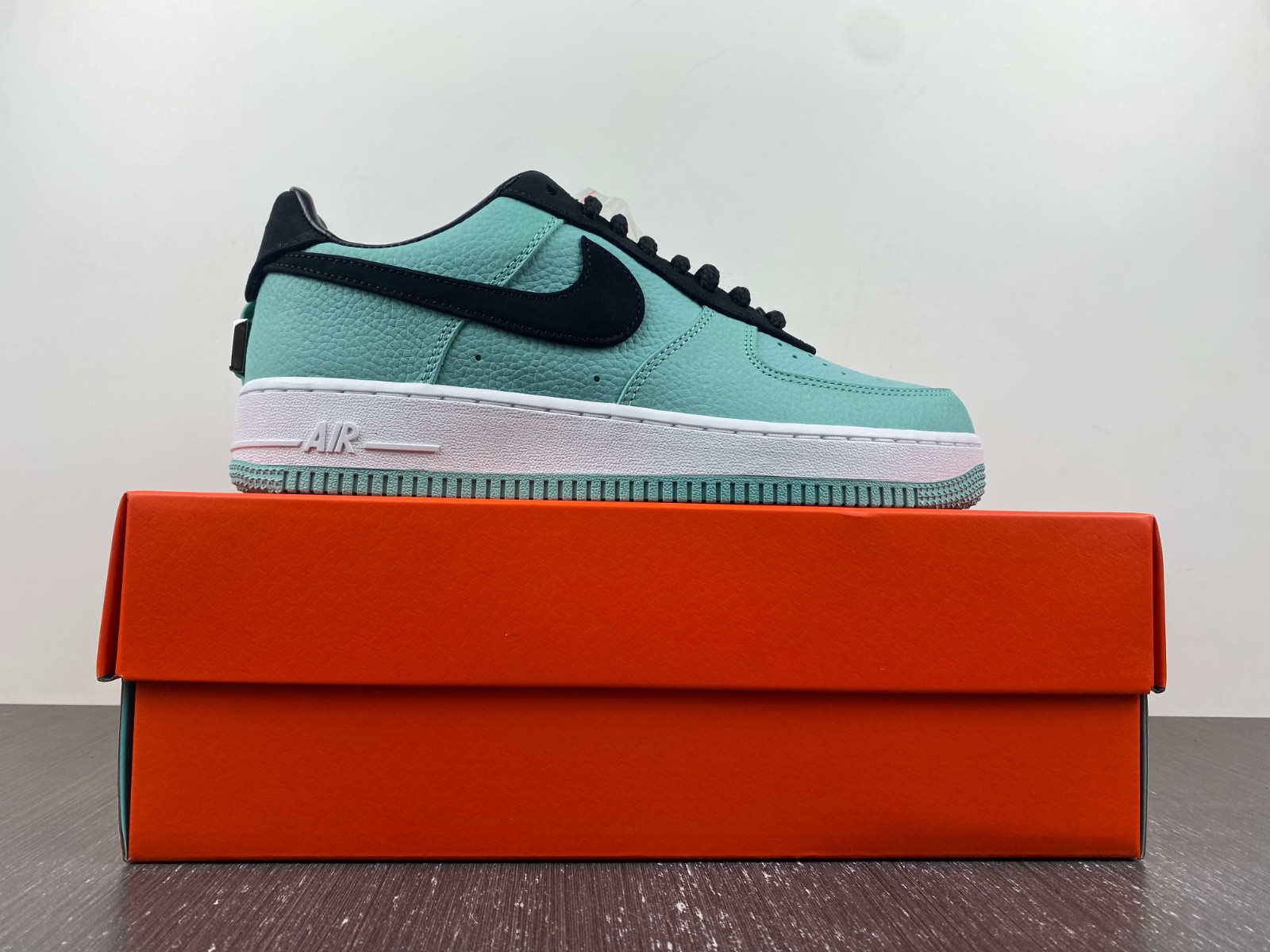 T*f*ny & co. x nike air force 1 low dz1382-002