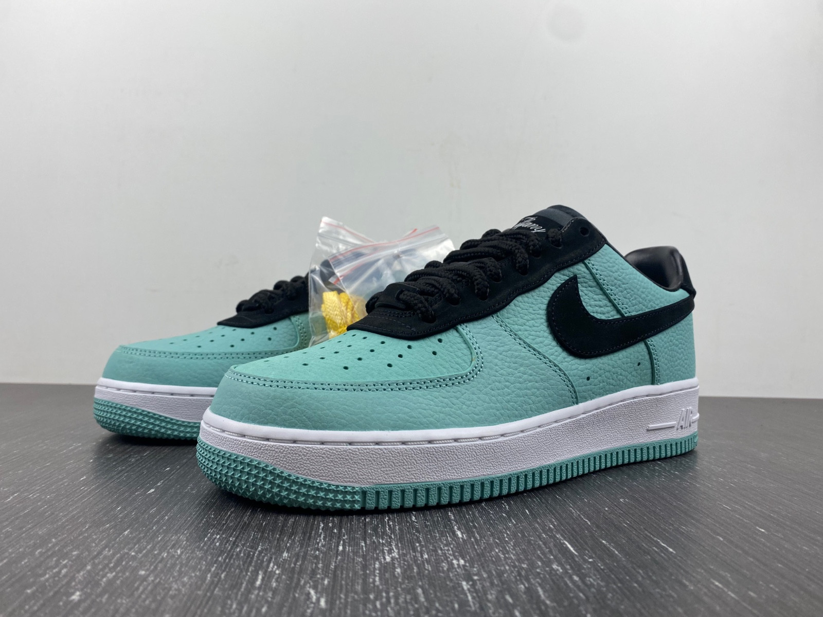 T*f*ny & co. x nike air force 1 low dz1382-002