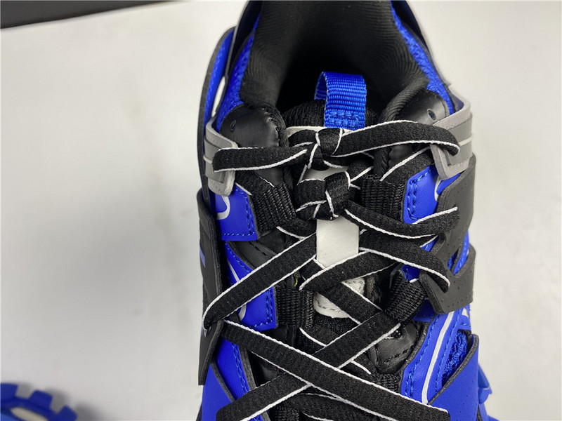 Ba1en*iaga track blue & black color