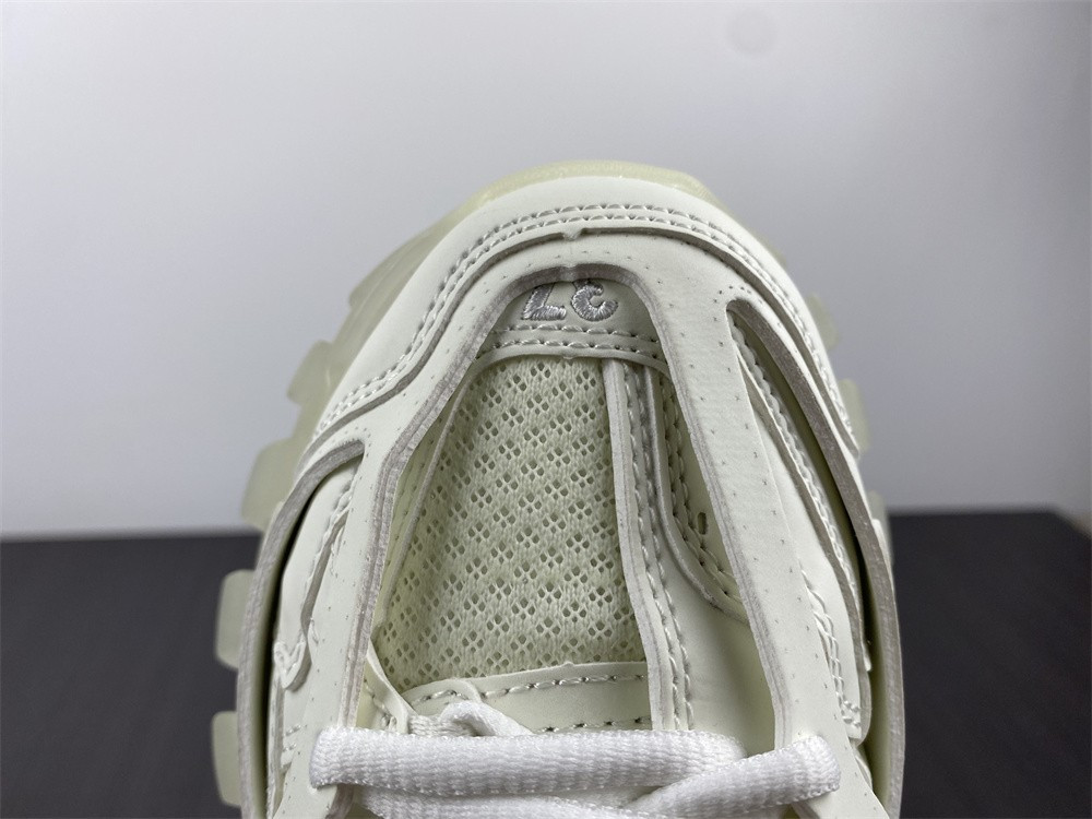 Ba1en*iaga 3.0 track trainer white