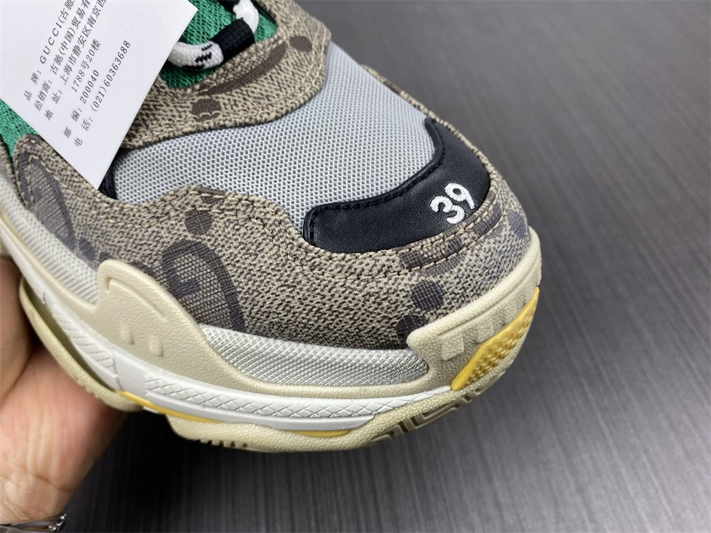 ba1en*iaga triple s Gvc*1 sneaker