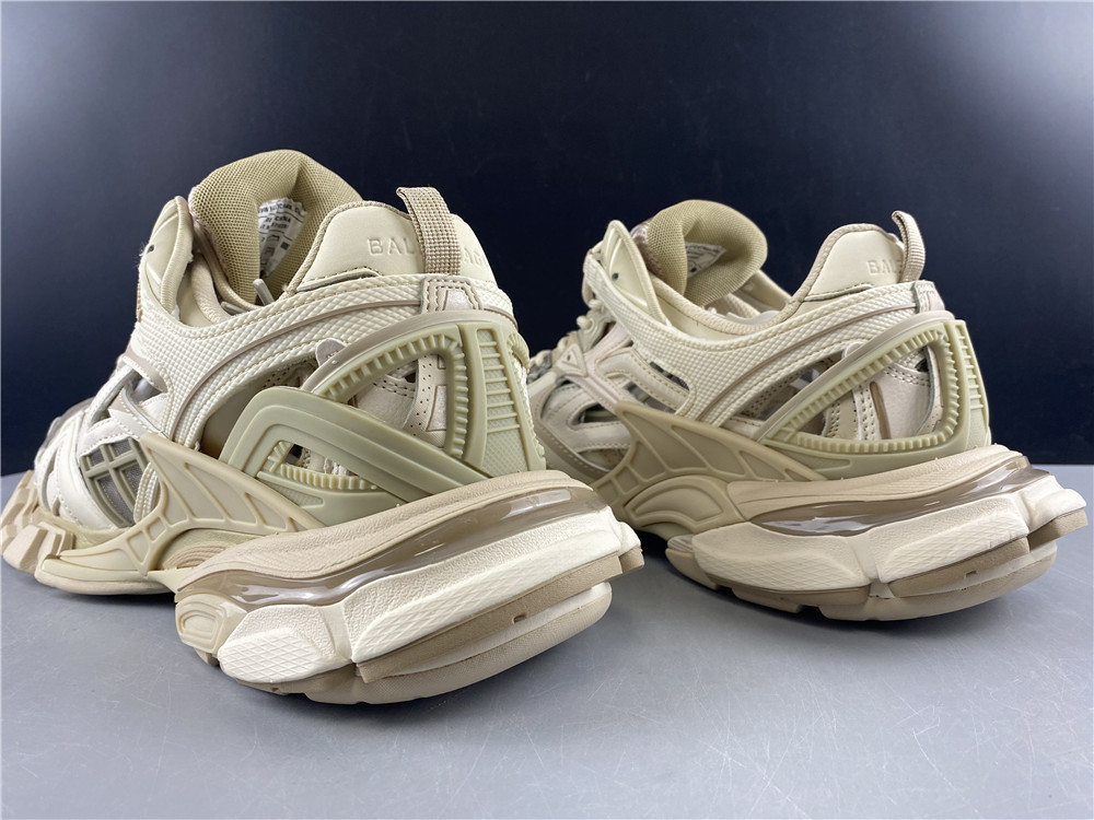 Ba*len*cia*ga track 4