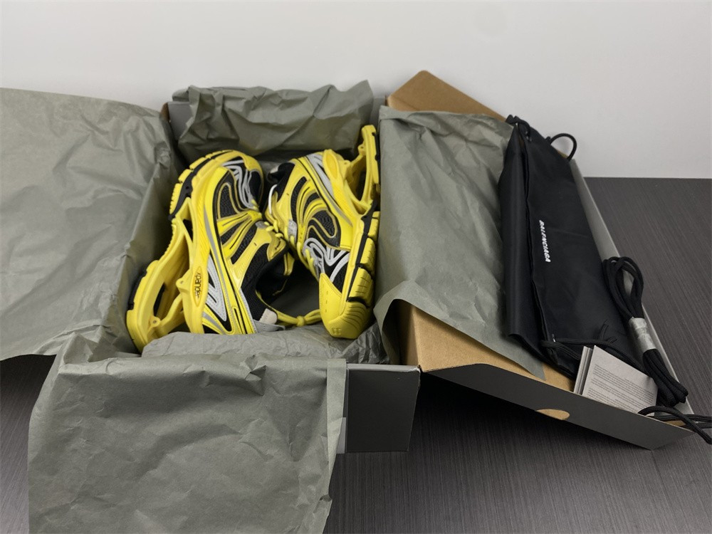 Ba*len*cia*ga x-pander 6.0 yellow and black