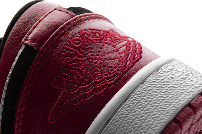 jordan 1 low black toe 553558-116