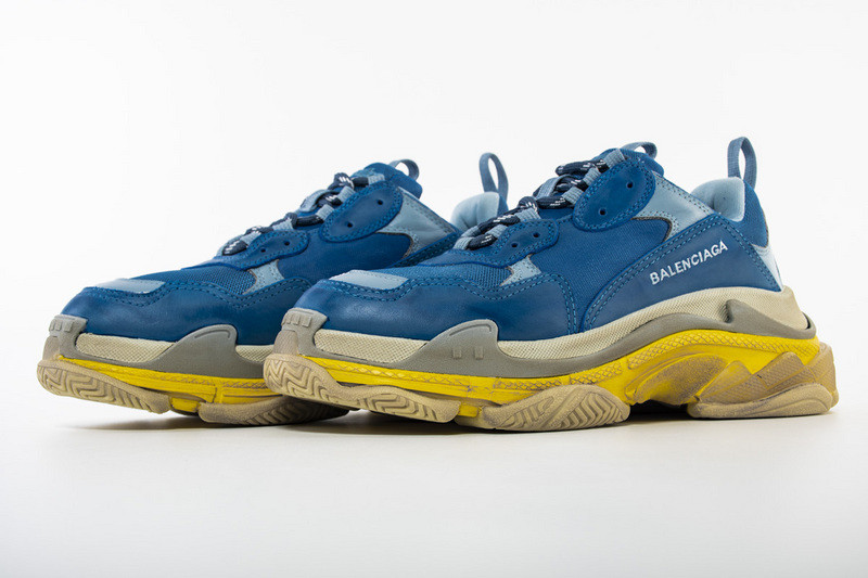 Ba*len*cia*ga triple s trainer ssense exclusive