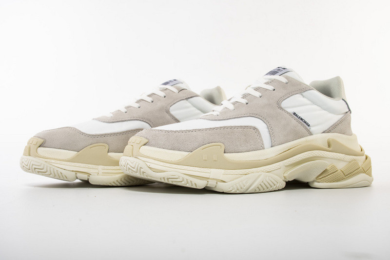 Ba*len*cia*ga white triple s trainers
