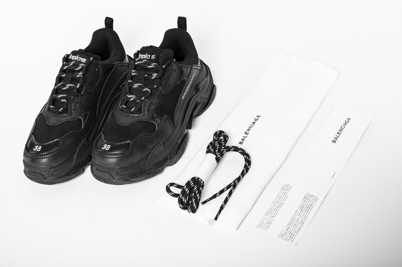 Ba*len*cia*ga triple s triple black