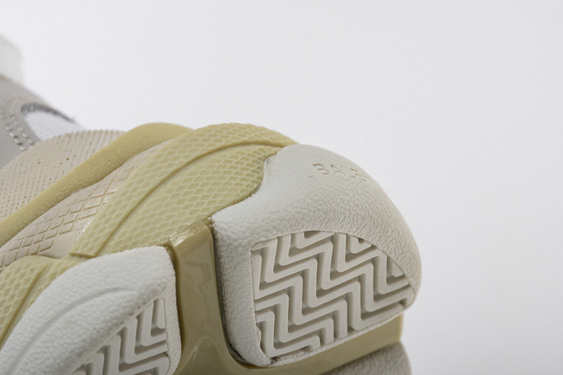 Ba*len*cia*ga triple s trainers white