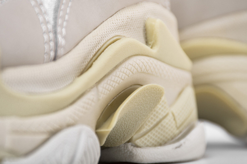 Ba*len*cia*ga triple s trainers white