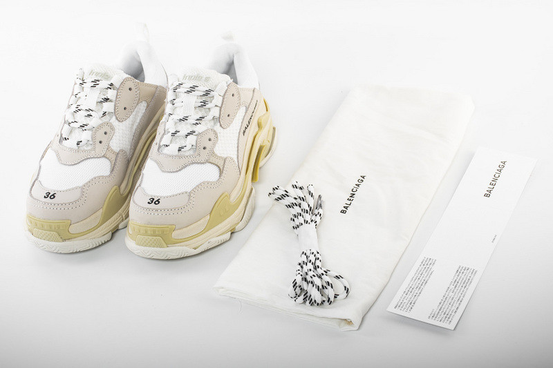 Ba*len*cia*ga triple s trainers white