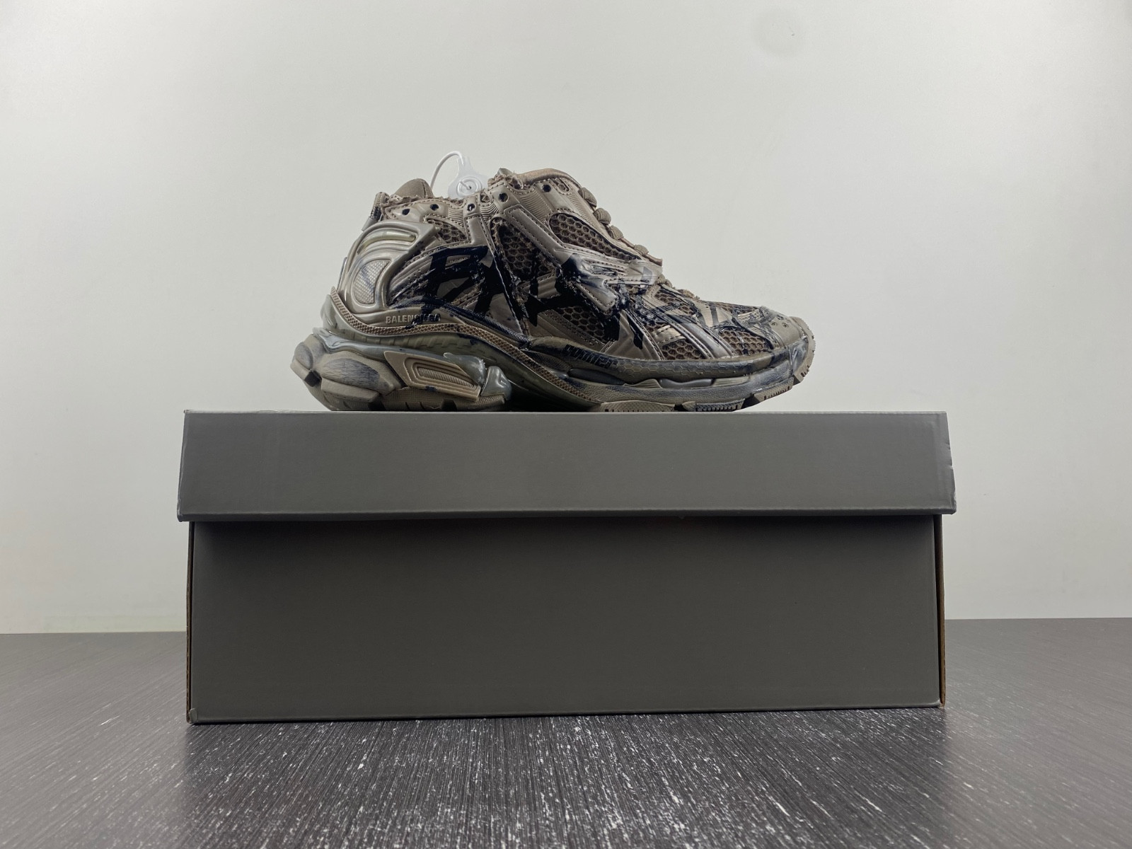 Ba*len*cia*ga runner sneaker