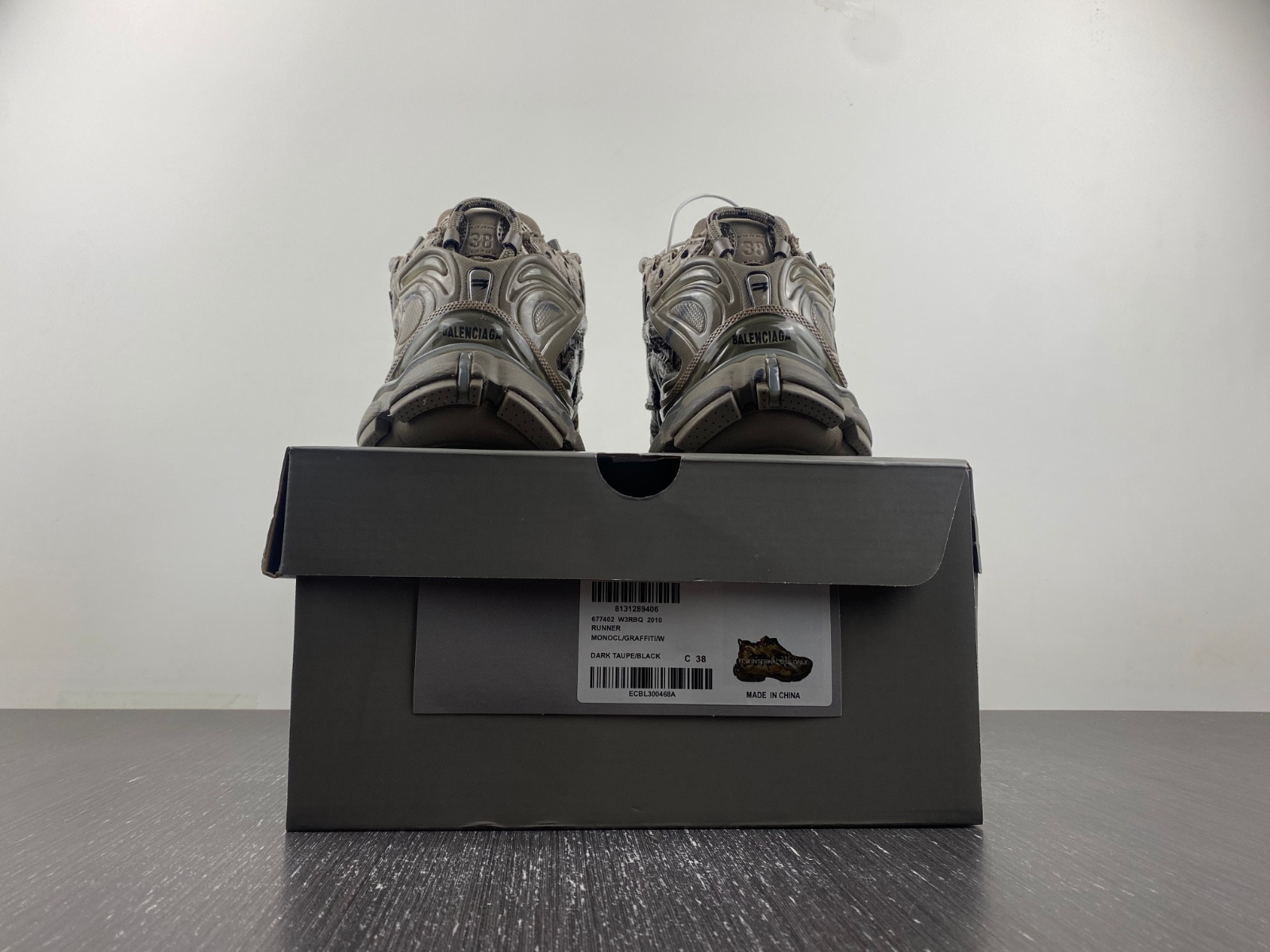 Ba*len*cia*ga runner sneaker