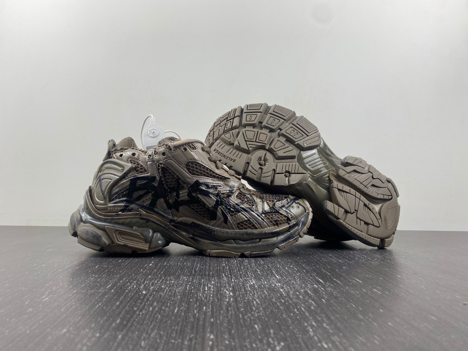 Ba*len*cia*ga runner sneaker