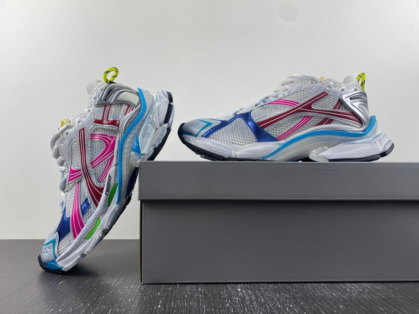 Ba*len*cia*ga runner sneaker