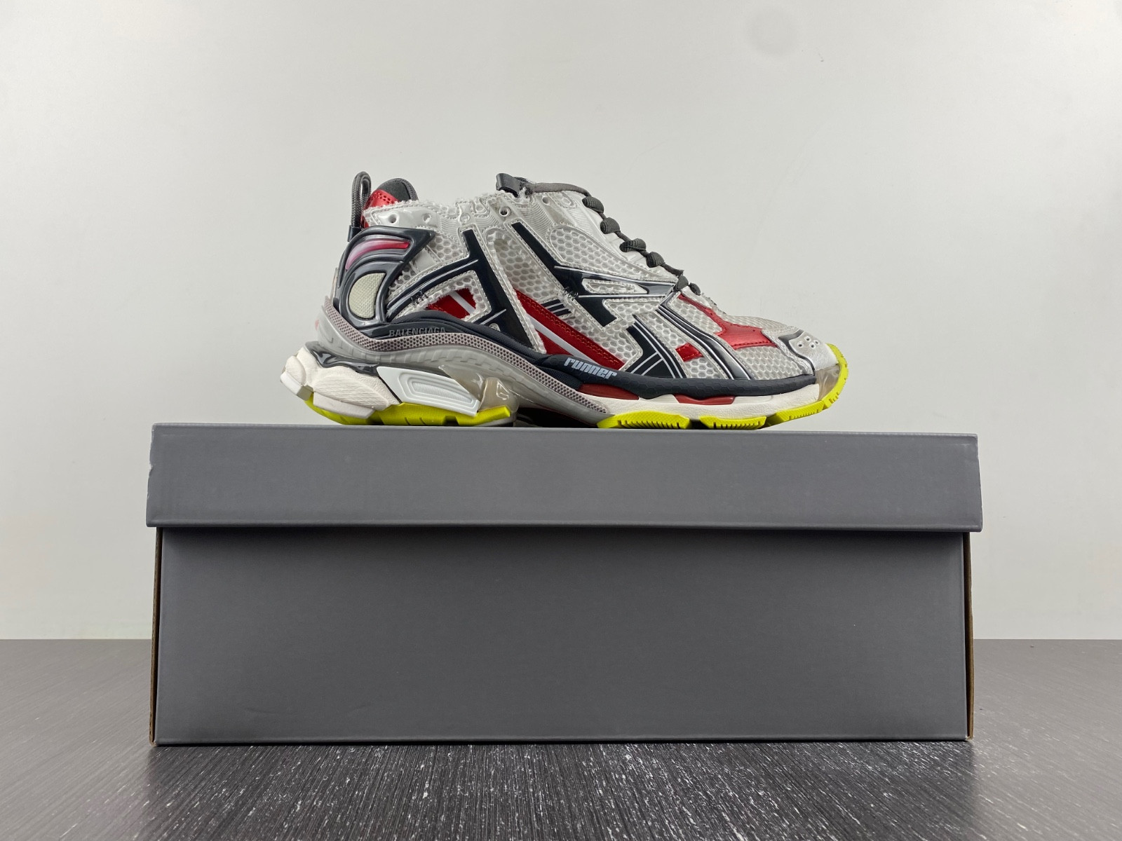 Ba*len*cia*ga runner sneaker