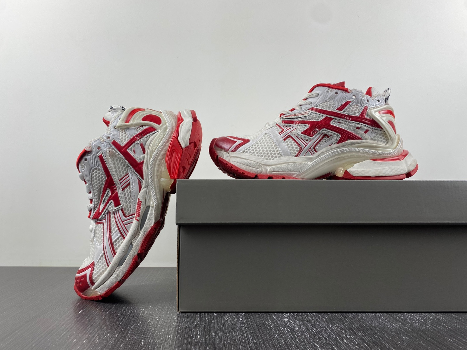 Ba*len*cia*ga runner sneaker