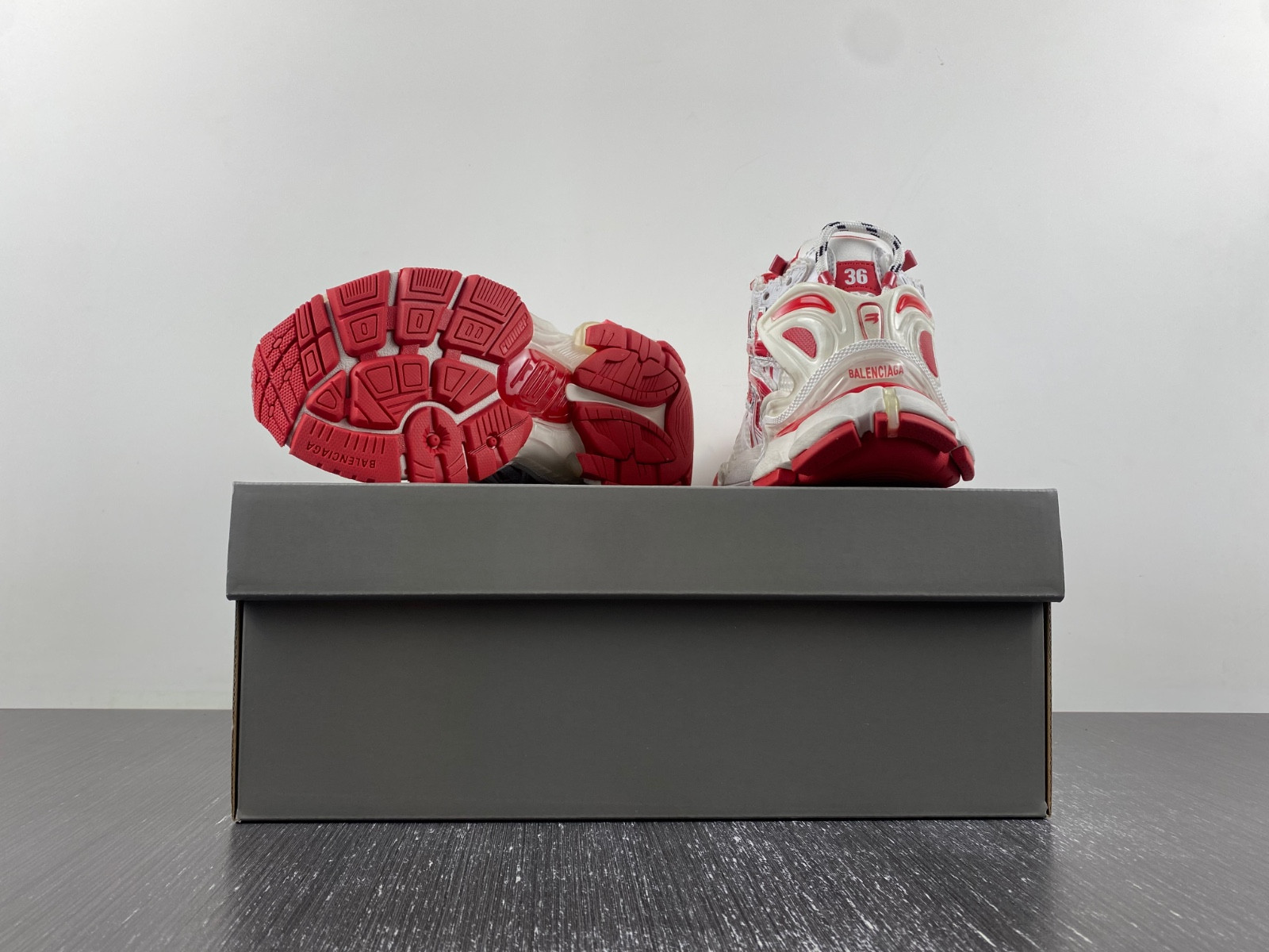 Ba*len*cia*ga runner sneaker