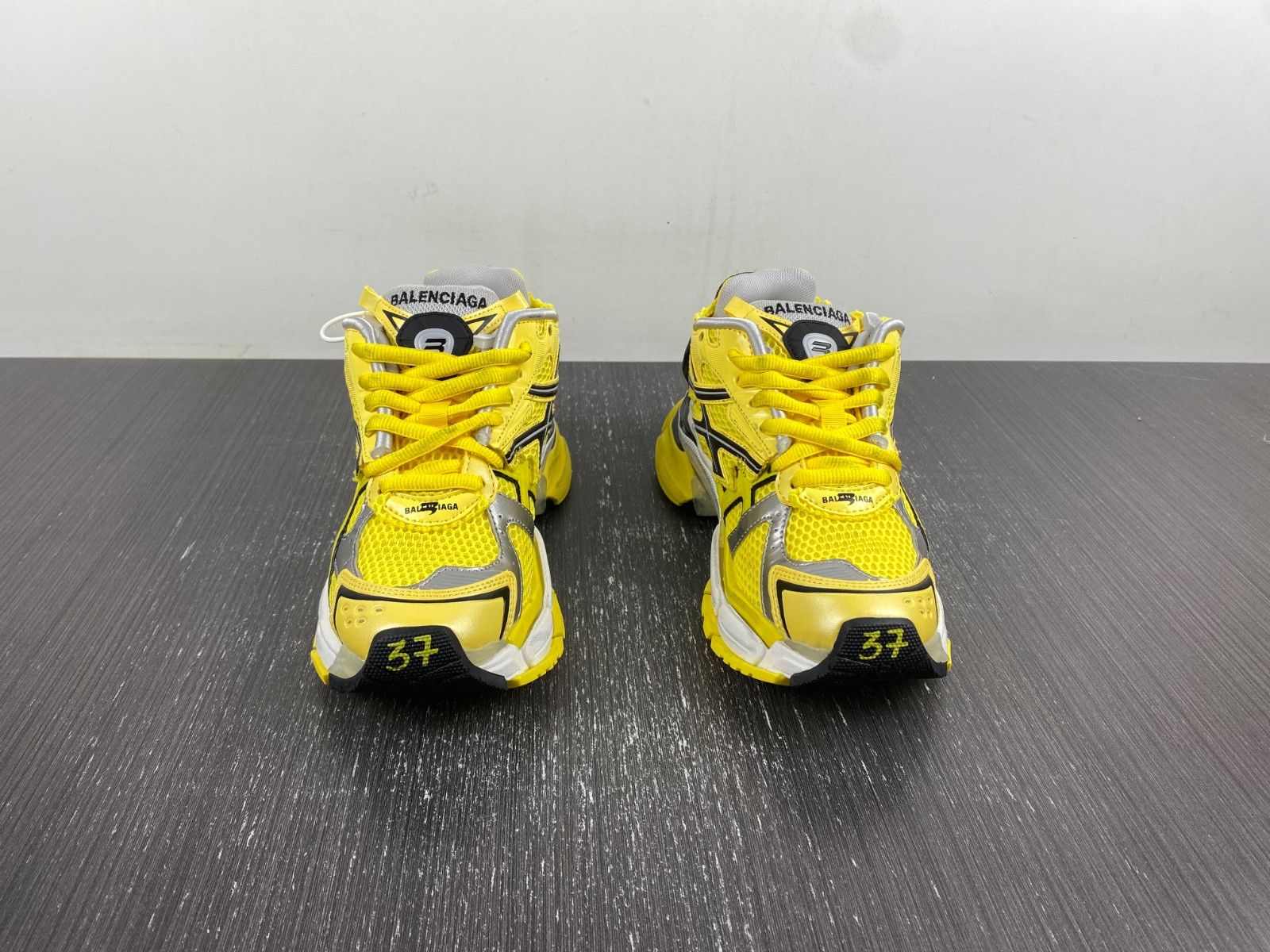 Ba*len*cia*ga runner sneaker