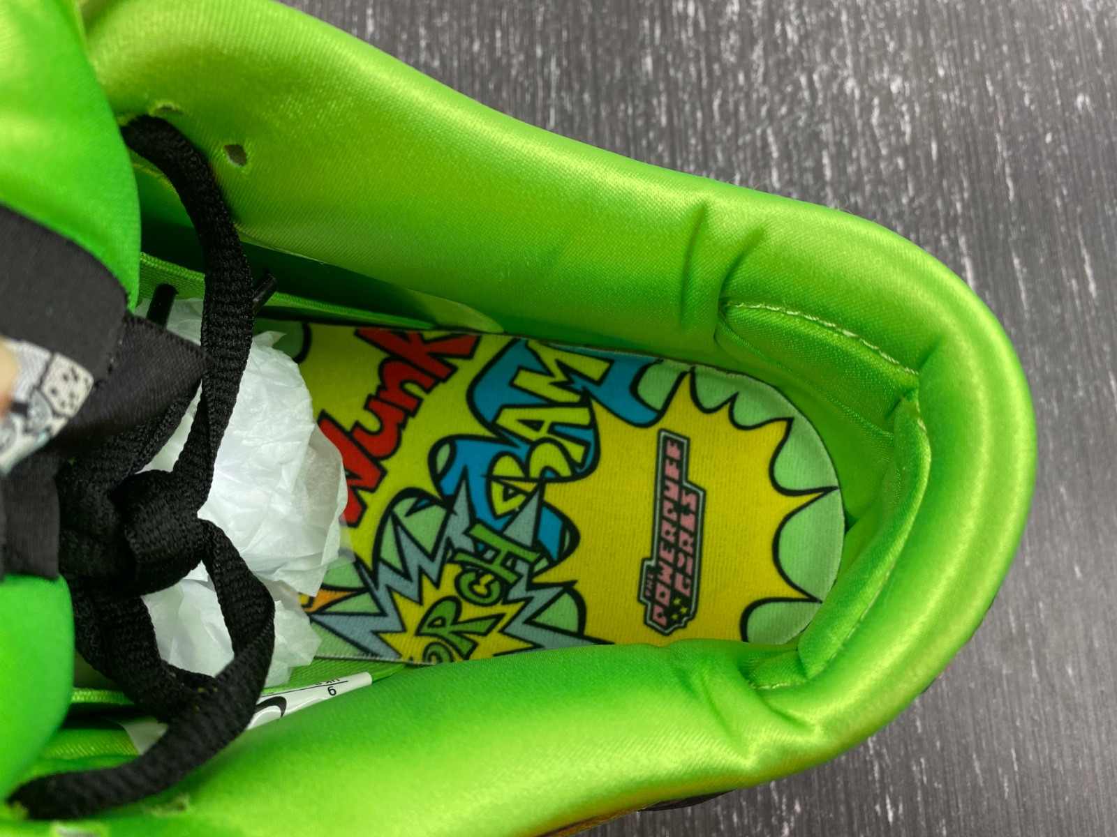 the powerpuff girls x nike sb dunk low buttercup fz8319-300