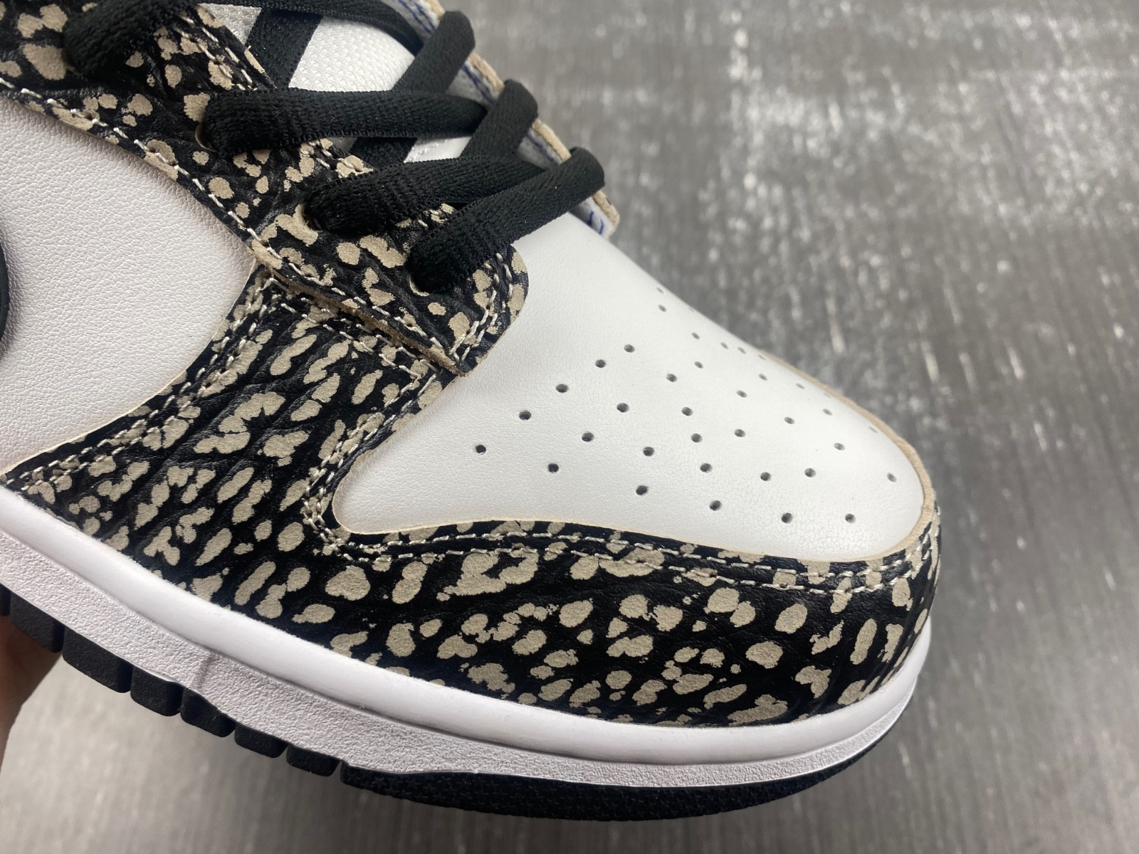 nike sb dunk low “white cement 304292-001