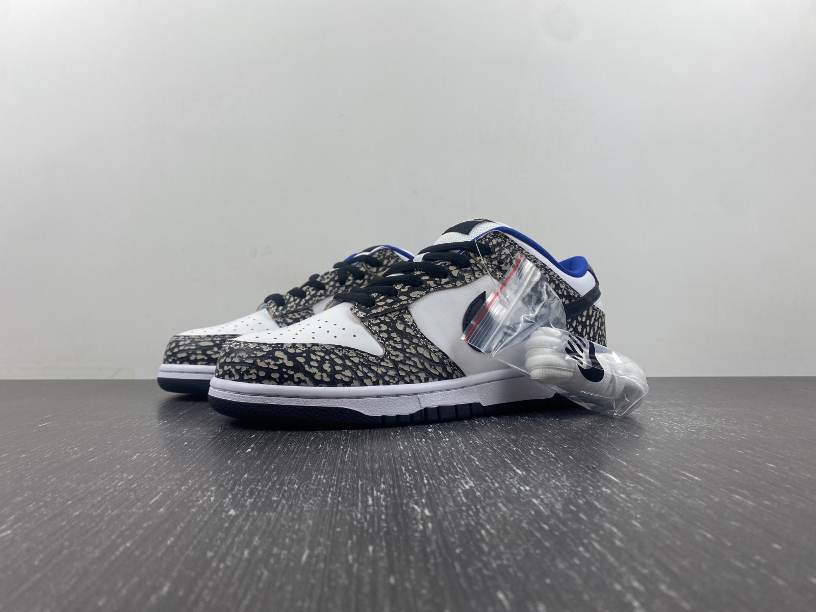 nike sb dunk low “white cement 304292-001