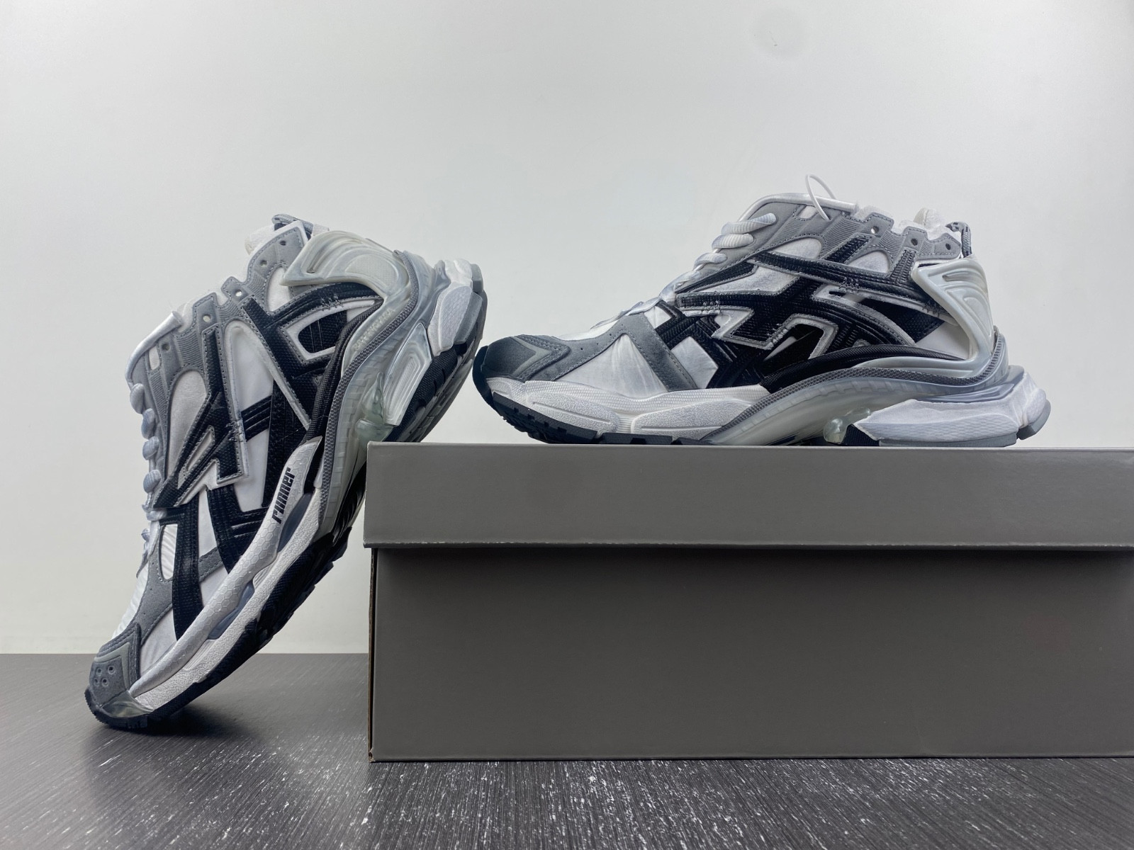 Ba*len*cia*ga runner sneaker