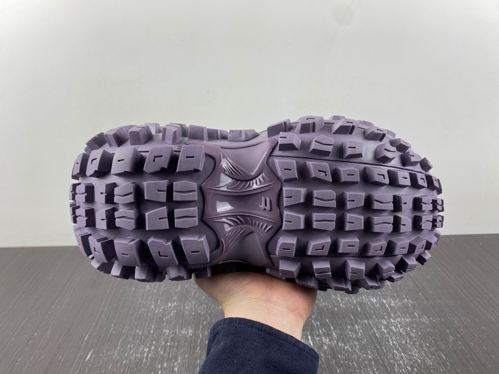 Ba*len*cia*ga defender sneaker