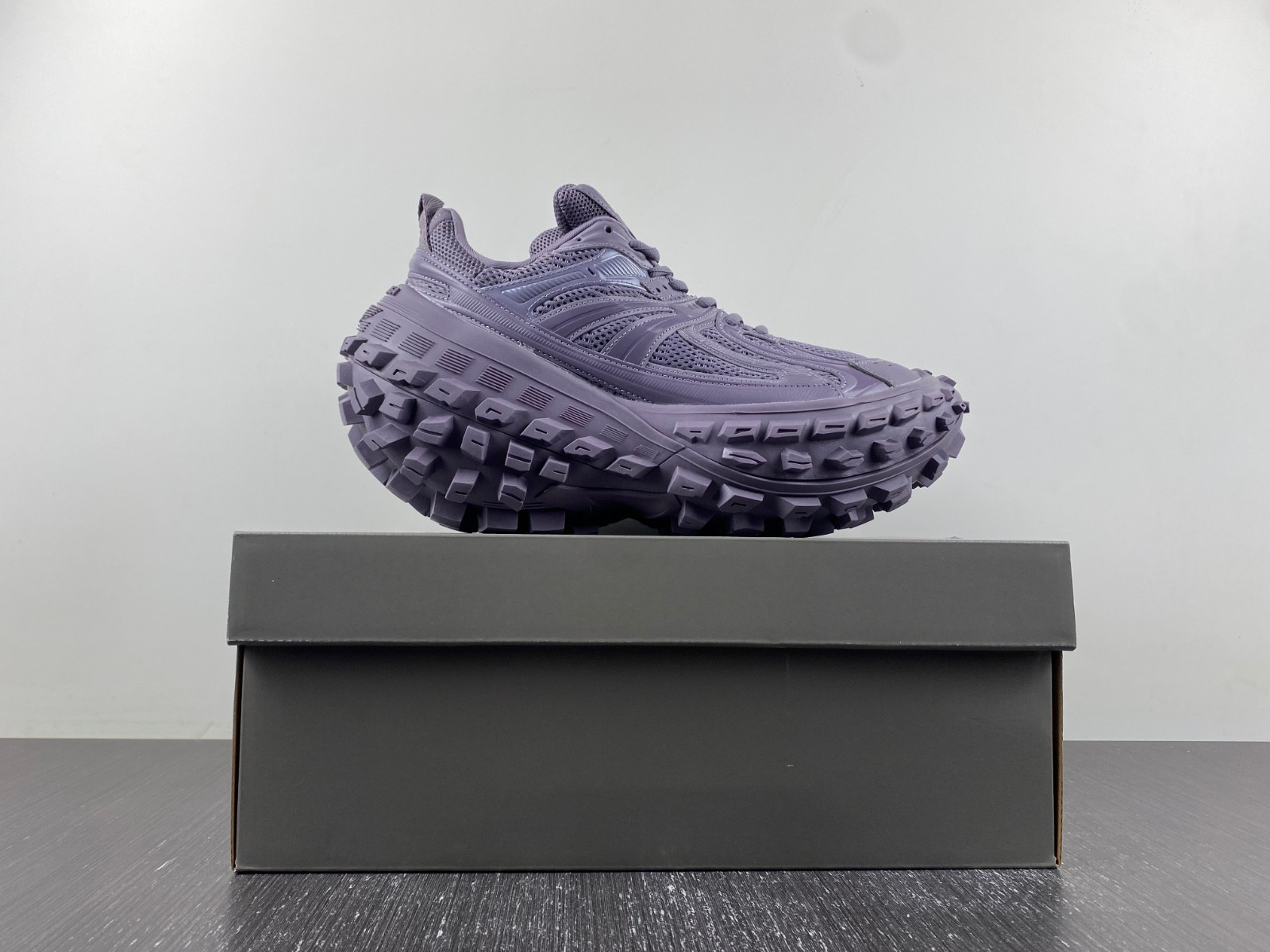 Ba*len*cia*ga defender sneaker