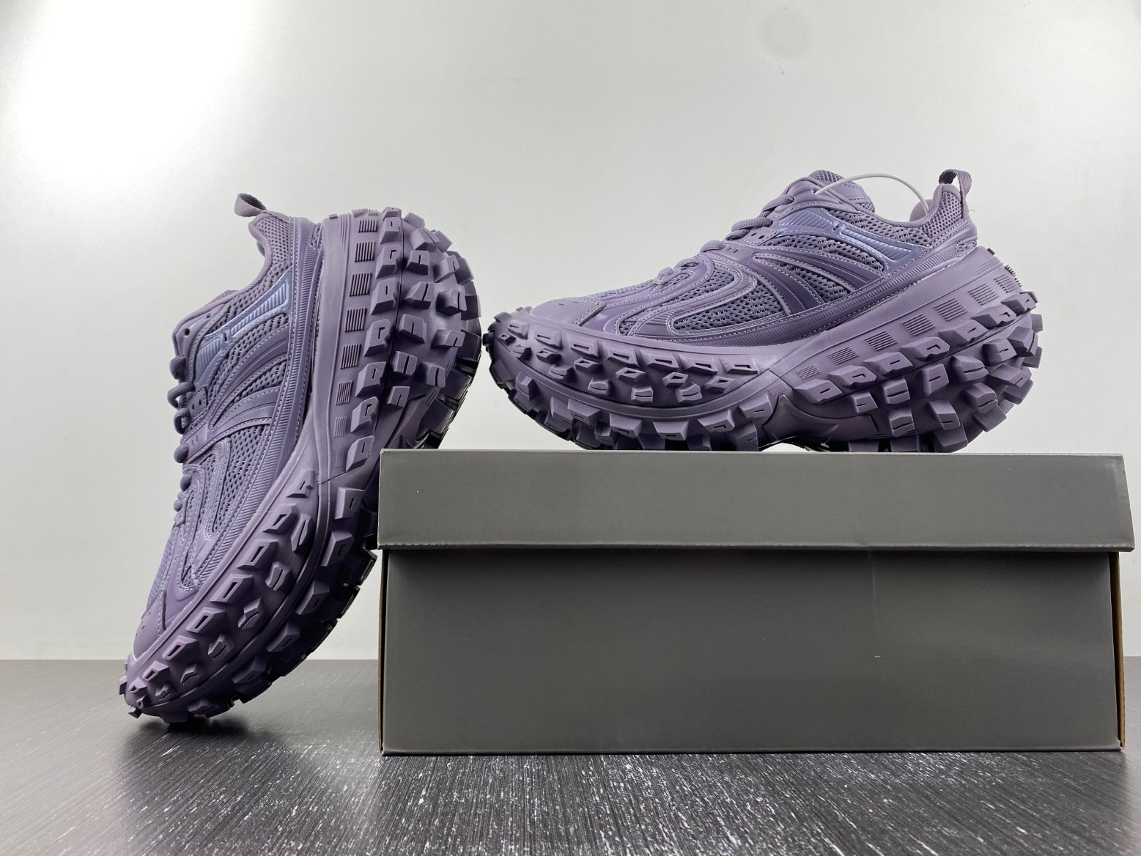 Ba*len*cia*ga defender sneaker