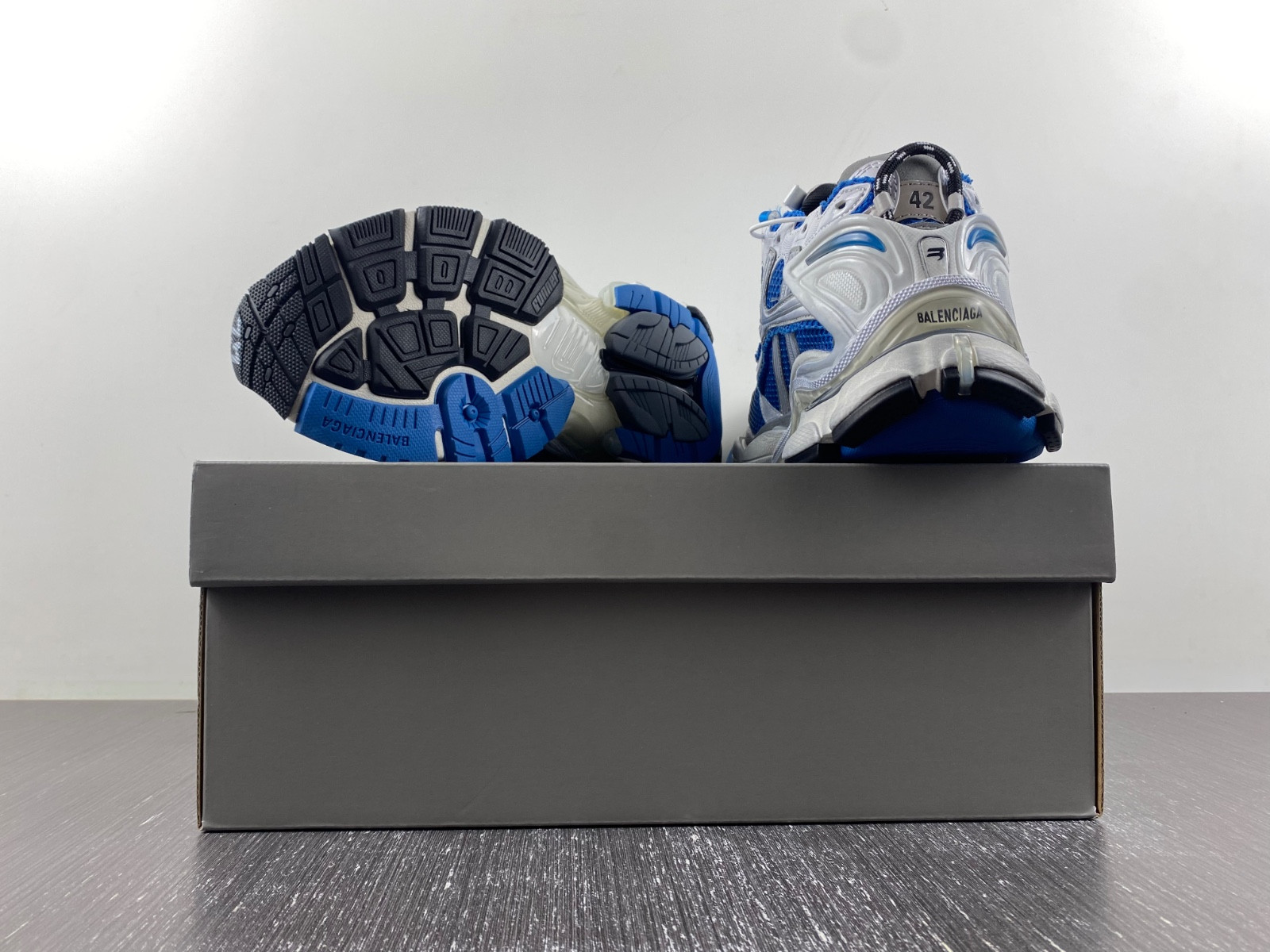 Ba*len*cia*ga runner sneaker